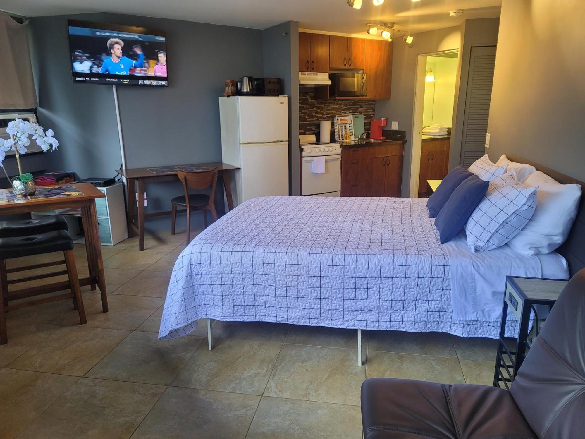 Waikiki Steps To Beach-mall Free Parking-wifi Apartment